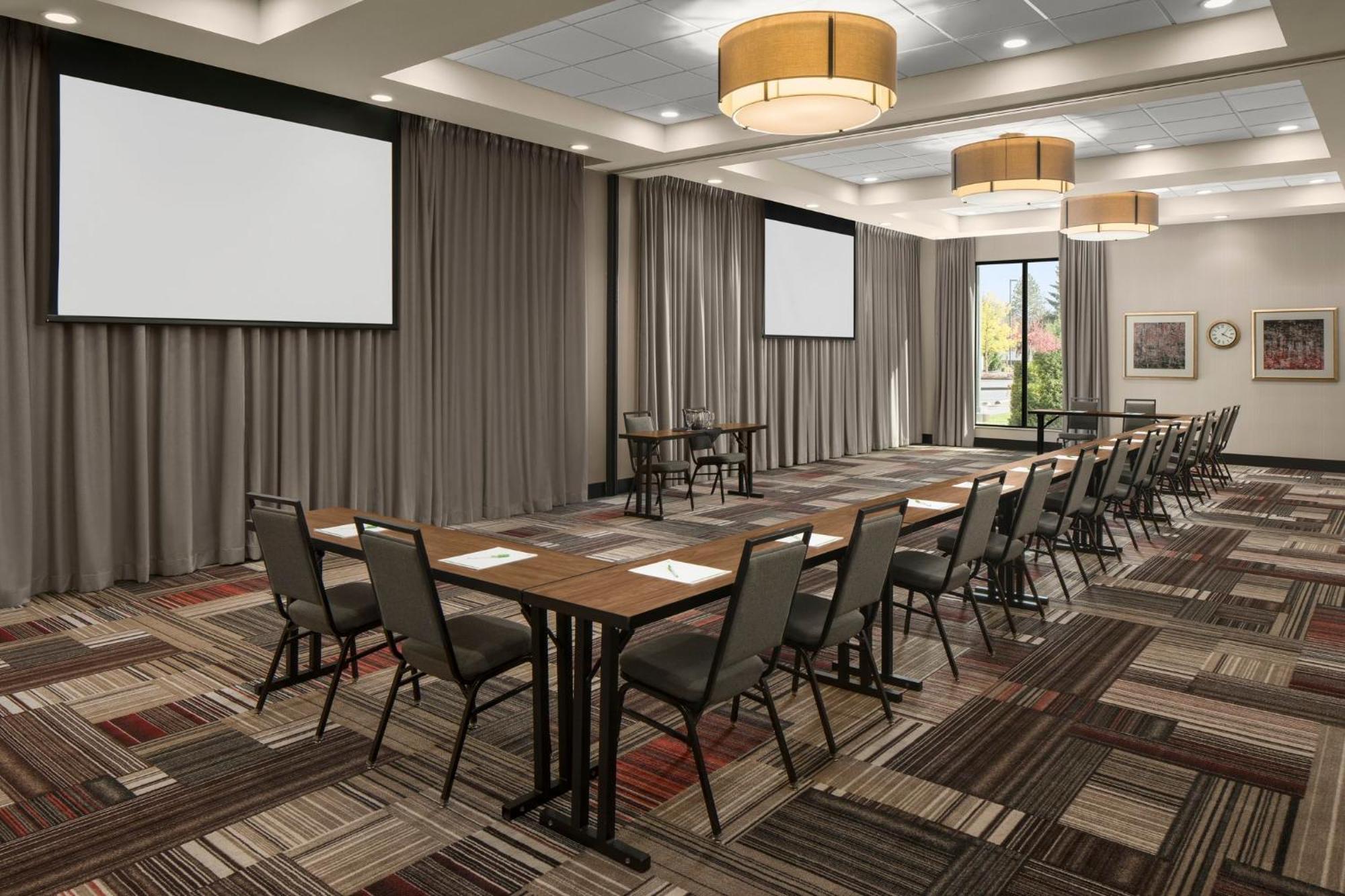Holiday Inn Portland West - Hillsboro By Ihg Bagian luar foto